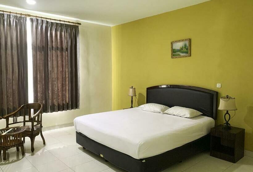 Номер Deluxe, Central City