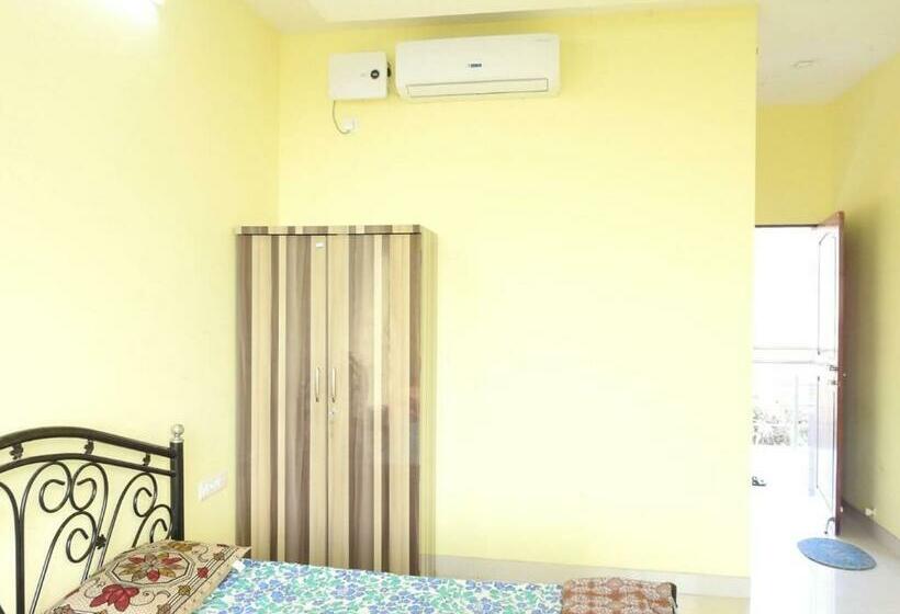 Номер Deluxe, Shreyas Guest House   Tatkare Villa