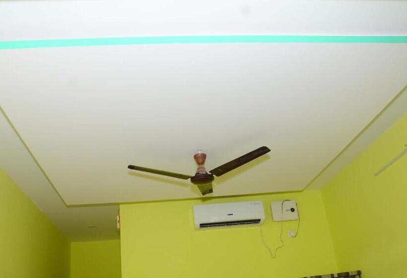 Номер Deluxe, Shreyas Guest House   Tatkare Villa