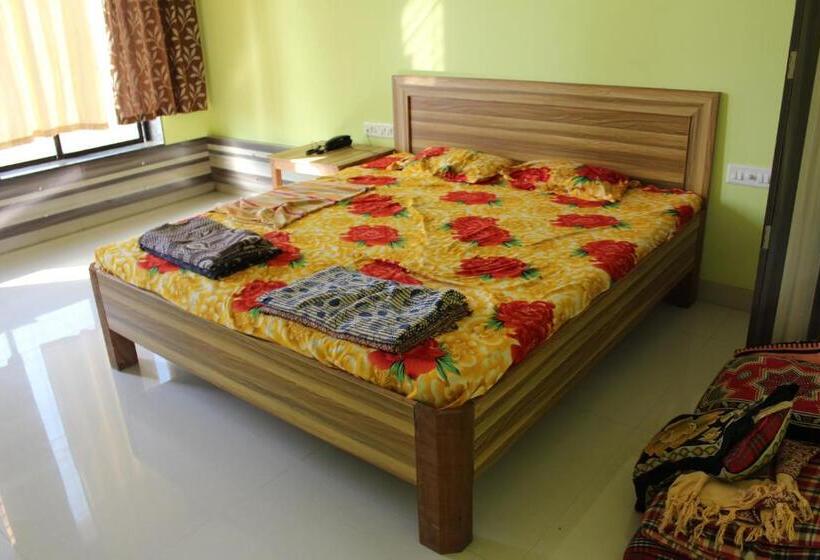 Номер Deluxe, Shreyas Guest House   Tatkare Villa