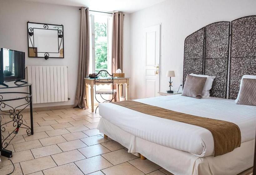 Номер Superior Вид на Бассейн, Logis Hôtel Et Restaurant La Bastide Cabezac