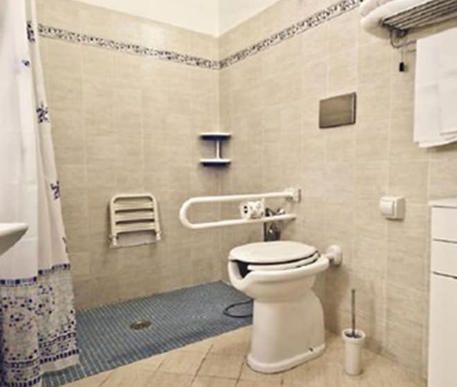 Habitación Triple Estándar, Priscilla
