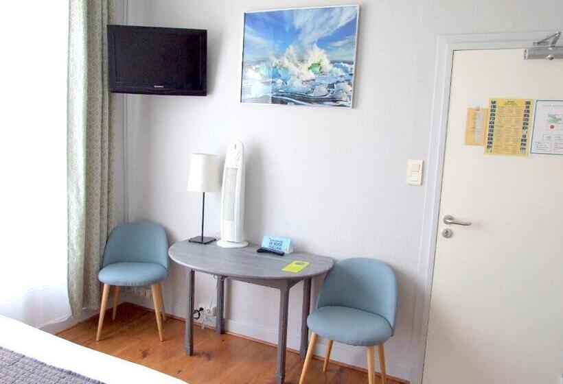 Номер Стандарт Трехместный, Logis Hotel L Occitan 2 étoiles