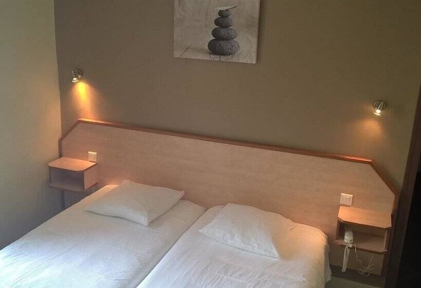 اتاق استاندارد با چشم‌انداز دریا, Logis Hotel Belle Vue