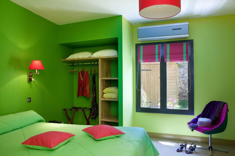 Семейный Номер, Logis Hôtel ô En Couleur
