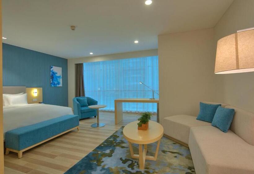 带大床的高级房间, Holiday Inn Express Luoyang Yichuan, An Ihg