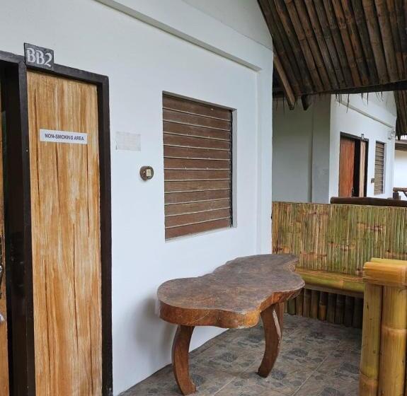 Номер Deluxe, Big Bamboo Beach Resort Sipalay