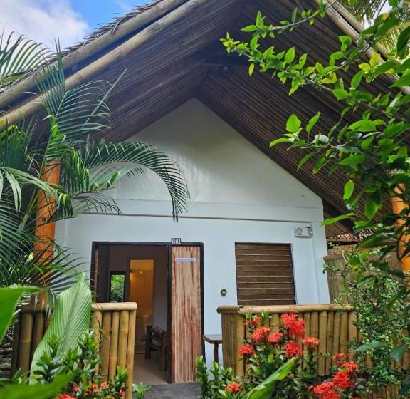 Номер Deluxe, Big Bamboo Beach Resort Sipalay