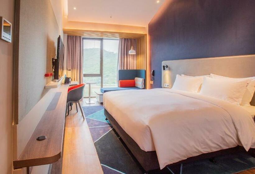 带大床的标准间, Holiday Inn Express Guizhou Qinglong, An Ihg