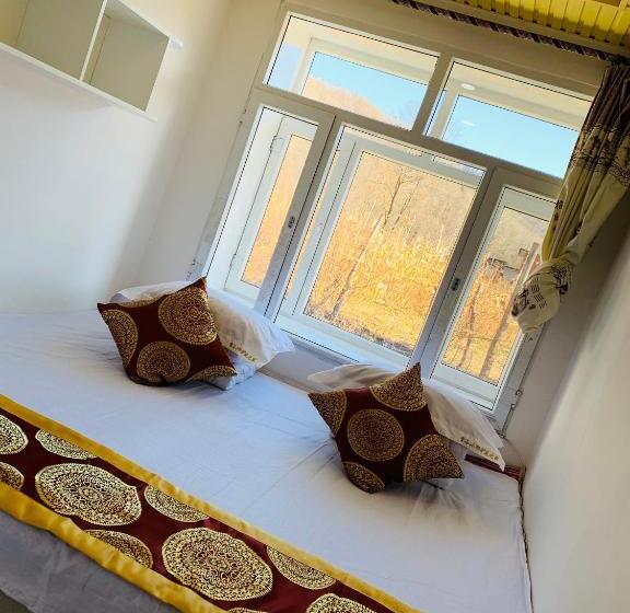 Номер Стандарт, Xiaoguo Travellers  Home