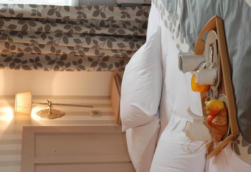 Номер Стандарт, Hôtel Les Fleurs