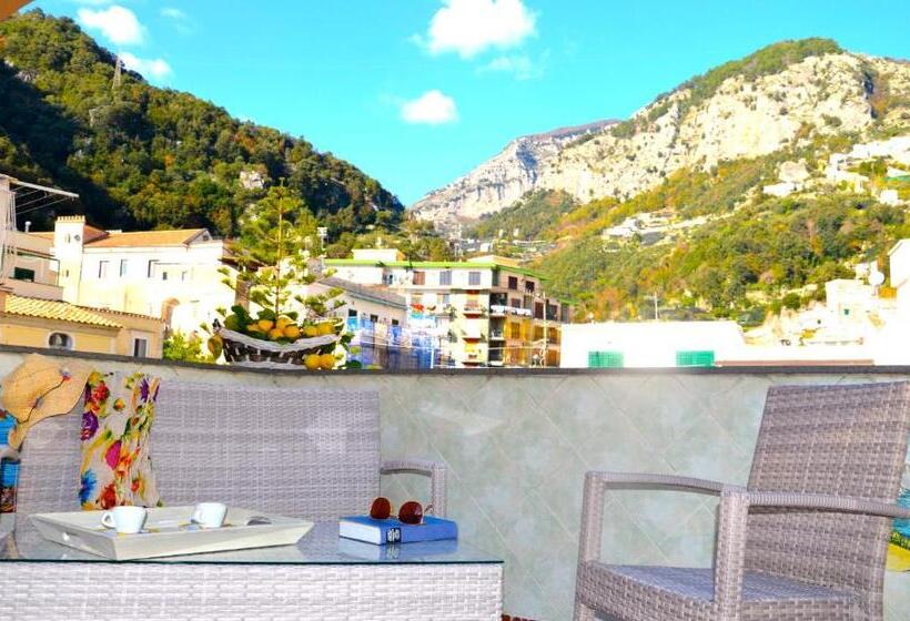 سوئیت جونیور با تراس, La Piazzetta