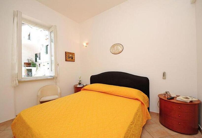 سوئیت جونیور با تراس, La Piazzetta