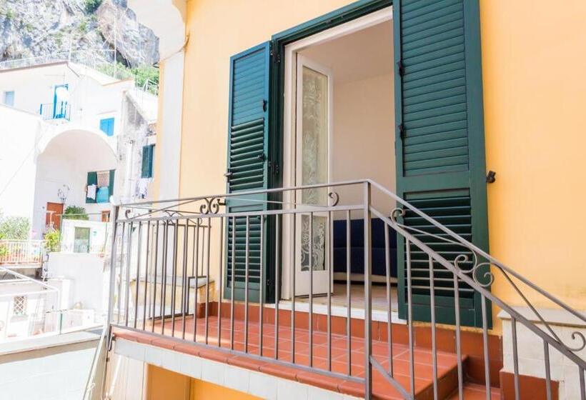 سوئیت جونیور با تراس, La Piazzetta