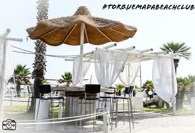 اتاق استاندارد با چشم‌انداز دریا, Torquemada Beach Club