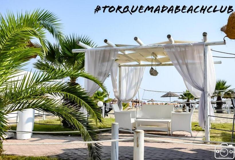اتاق استاندارد چهار تخته با چشم‌انداز دریا, Torquemada Beach Club
