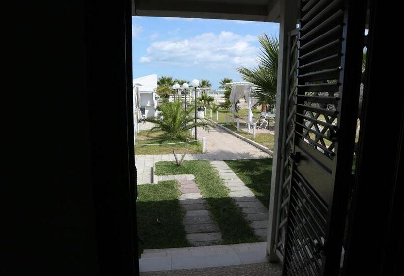 اتاق استاندارد چهار تخته با چشم‌انداز دریا, Torquemada Beach Club
