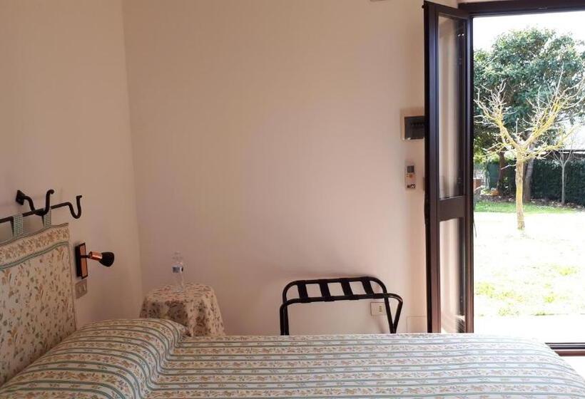 Номер Стандарт Вид на Сад, Agriturismo La Talpa