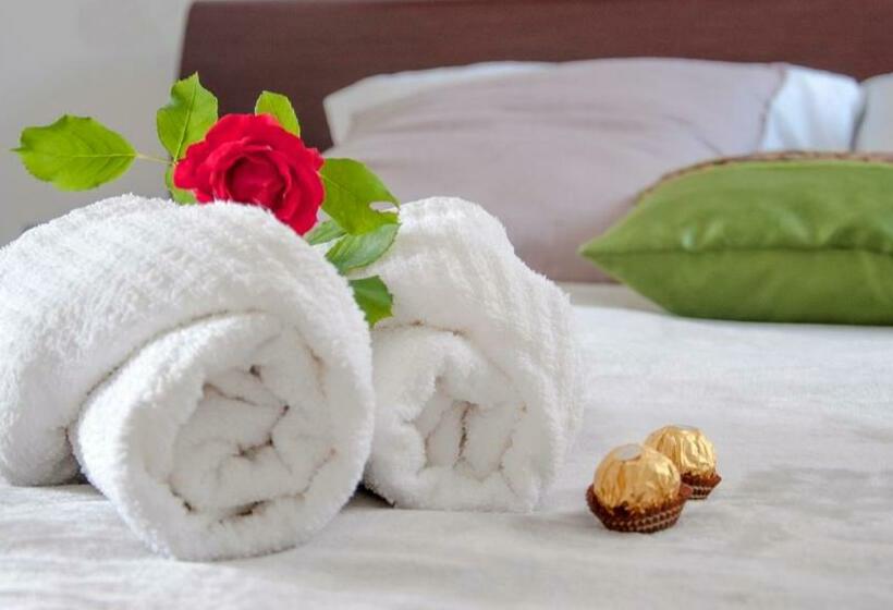 اتاق استاندارد با سرویس بهداشتی مشترک, Al Nifontano B&b   Ideal For Family Or Couples   2 Rooms   Lakeview