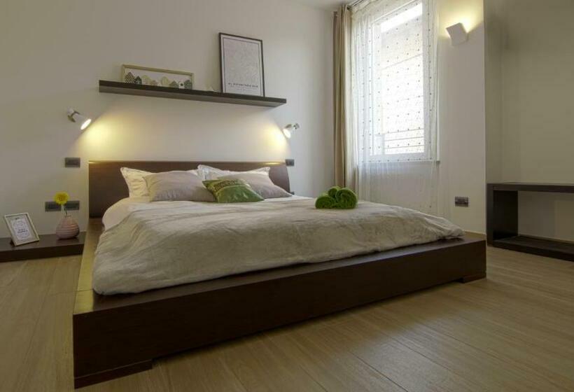 اتاق استاندارد با سرویس بهداشتی مشترک, Al Nifontano B&b   Ideal For Family Or Couples   2 Rooms   Lakeview