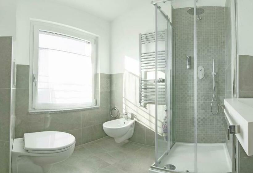 اتاق استاندارد با سرویس بهداشتی مشترک, Al Nifontano B&b   Ideal For Family Or Couples   2 Rooms   Lakeview