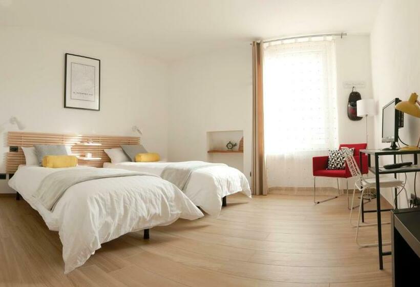 اتاق استاندارد با سرویس بهداشتی مشترک, Al Nifontano B&b   Ideal For Family Or Couples   2 Rooms   Lakeview