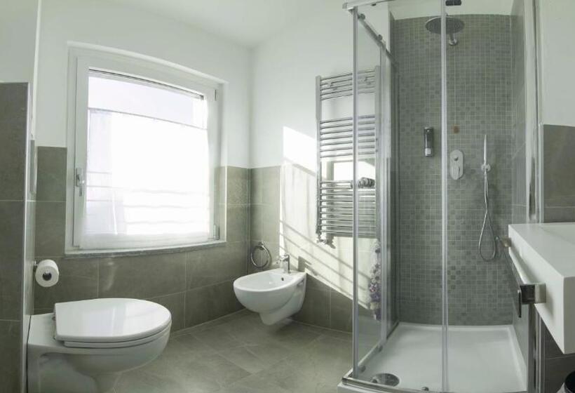 اتاق استاندارد با سرویس بهداشتی مشترک, Al Nifontano B&b   Ideal For Family Or Couples   2 Rooms   Lakeview