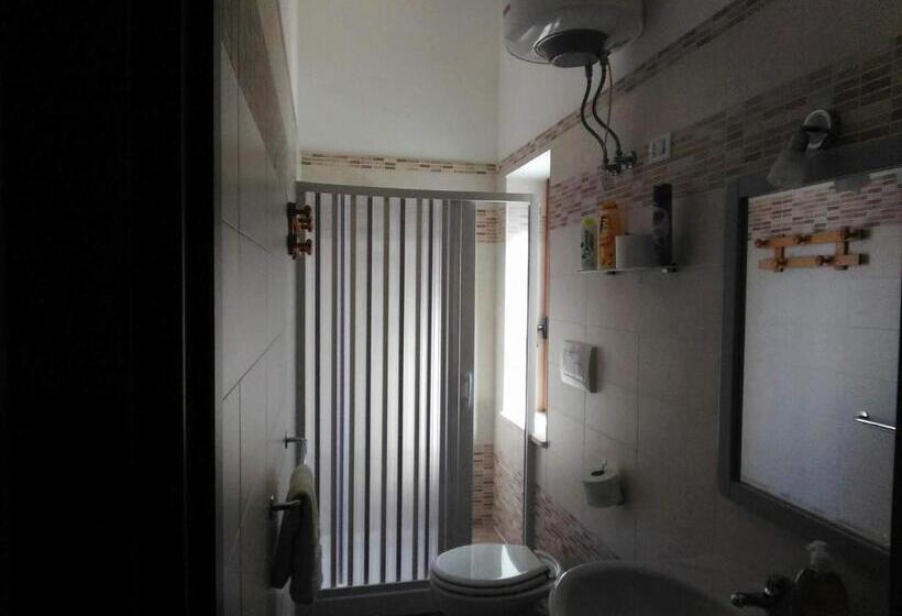 اتاق استاندارد با سرویس بهداشتی مشترک, B&b Villa Venere