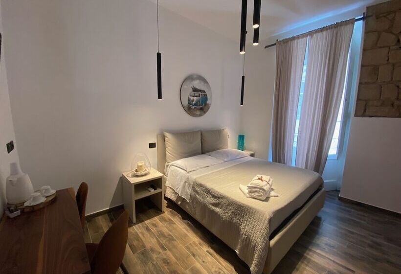 اتاق اکونومی, Holiday Guesthouse