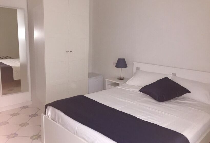 اتاق لوکس با بالکن, Casa Adele B&b
