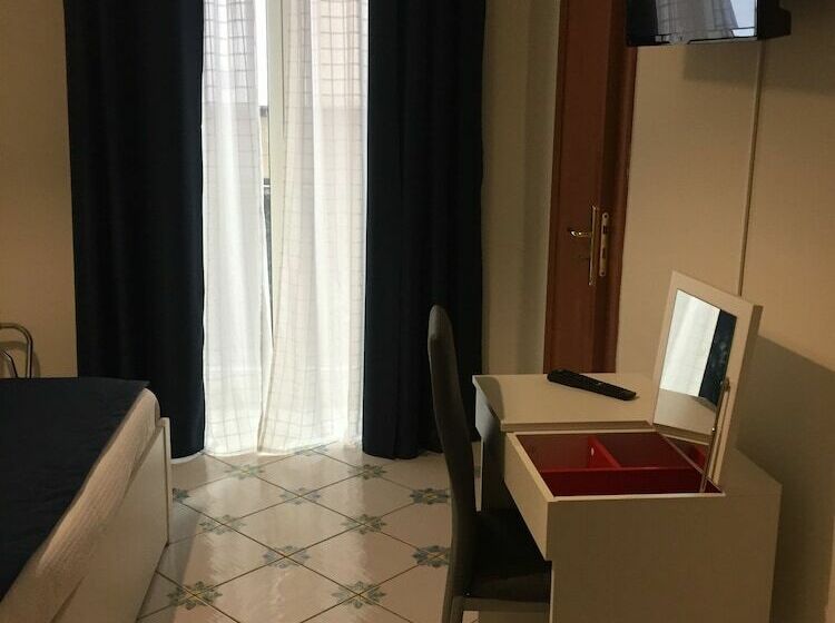 اتاق لوکس با بالکن, Casa Adele B&b