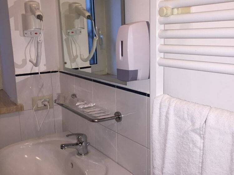 اتاق لوکس با بالکن, Casa Adele B&b