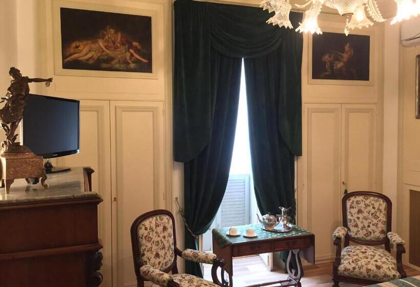 Standard room with outdoor bath, Palazzo Laguardia