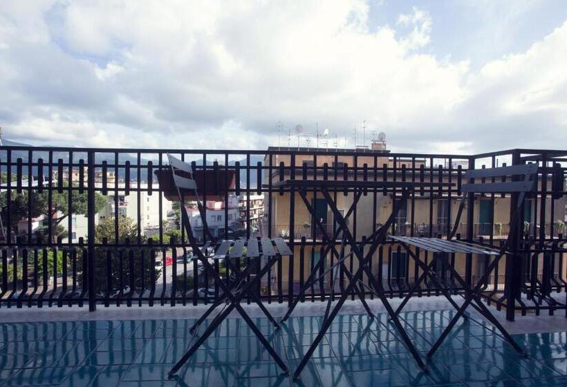 غرفة قياسية رباعية, Sanctuary Rooms