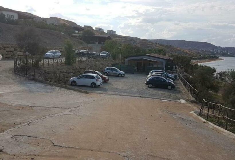 بانگلوی استاندارد با چشم‌انداز دریا, Atlantis