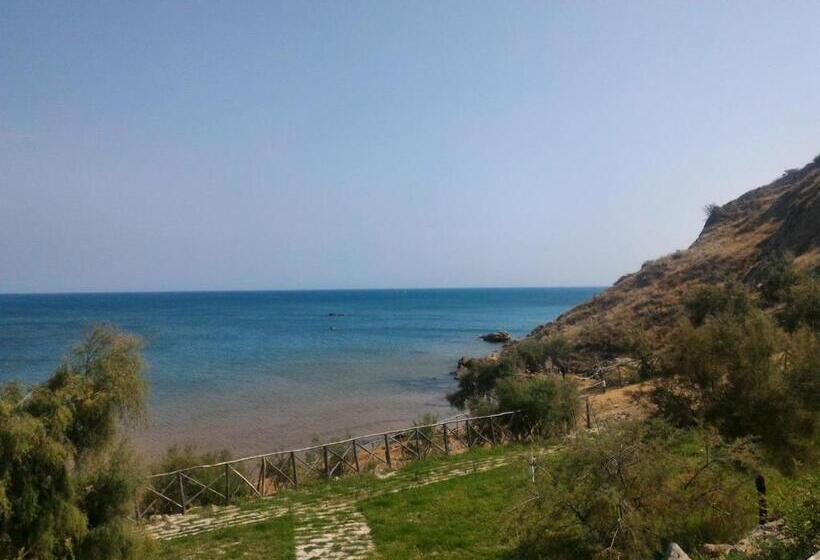 استودیوی استاندارد با چشم‌انداز دریا, Atlantis