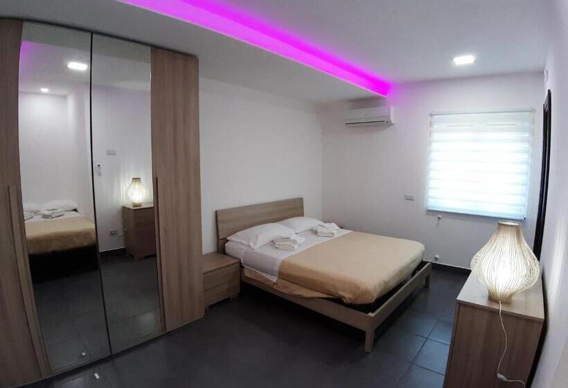 スタンダードルーム, Quiero Más B&b