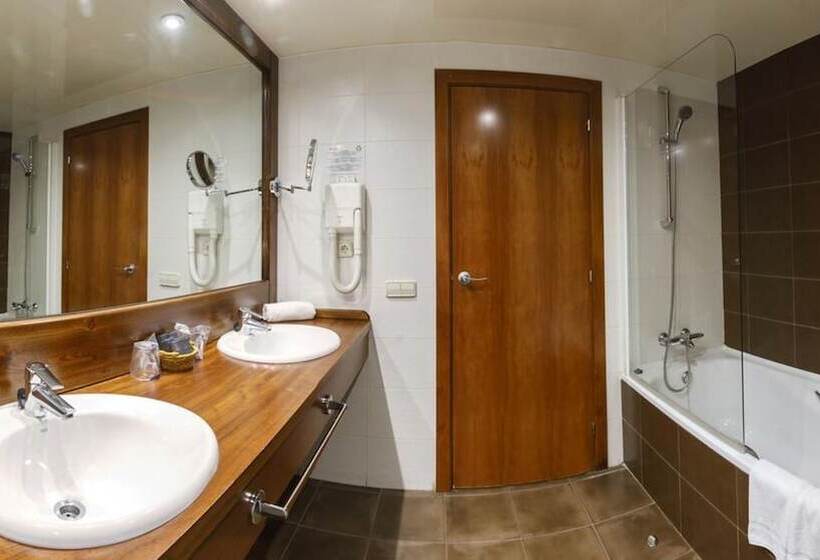 Семейный Номер, Gran Hotel Ciudad De Barbastro
