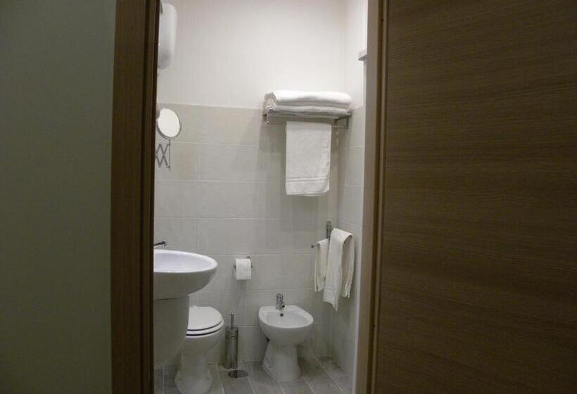 اتاق استاندارد با تخت بزرگ, B&b Napoli Storica