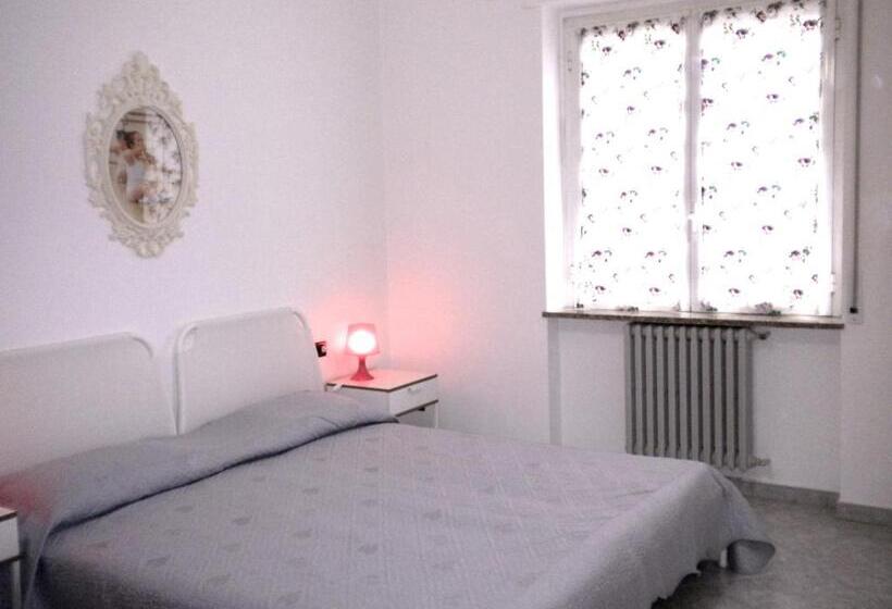 اتاق لوکس با چشم‌انداز شهر, Top Suit Uno   Guest House