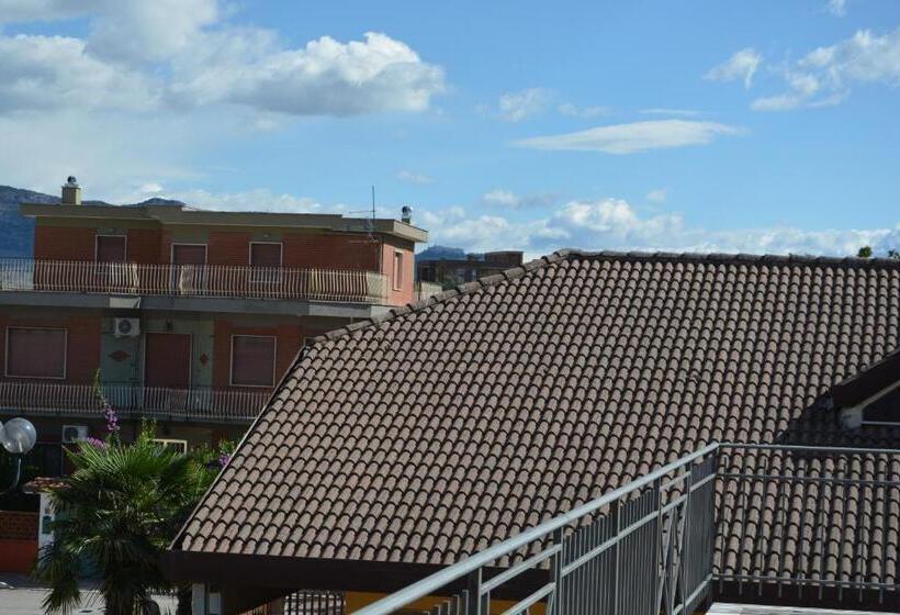Апартаменты 2 Спальни с Террасой, B&b Aquino In Terrazza