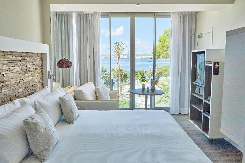 デラックススイート, Diamond Head Beach Resort
