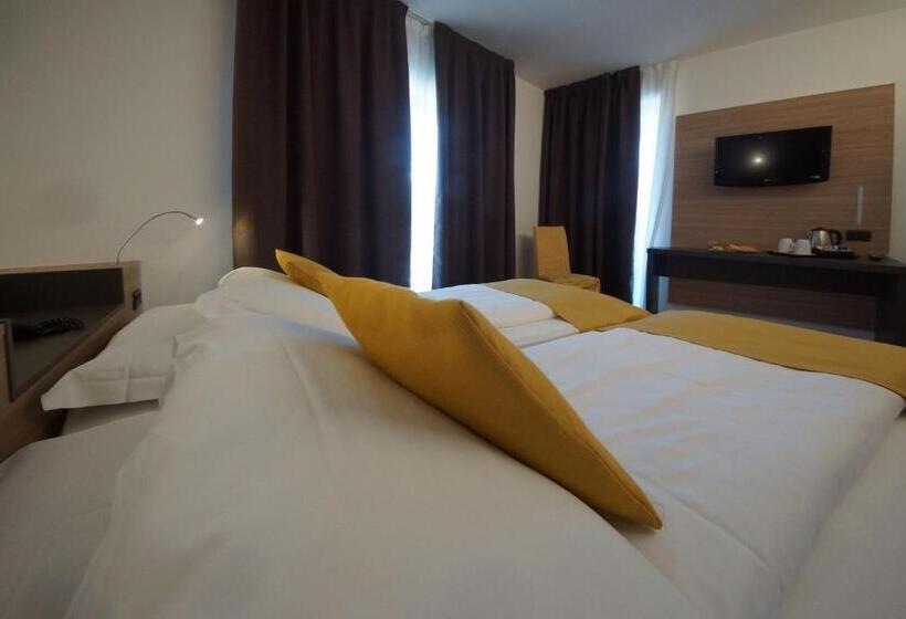 이코노미 룸, Ambassador Suite