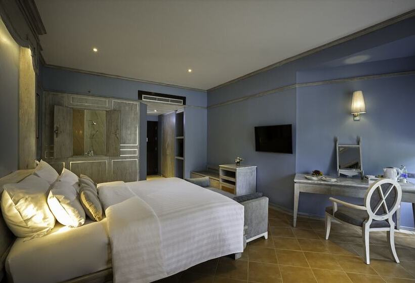 اتاق لوکس با چشم‌انداز استخر, Aonang Villa Resort I Beach Front