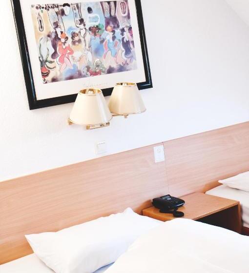 Номер Стандарт Трехместный, Rugs Hotel Düsseldorf