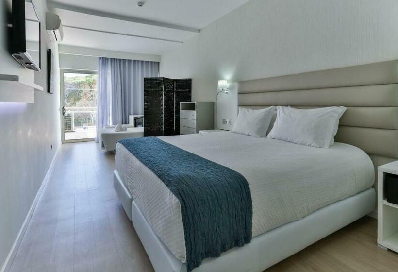 اتاق استاندارد سه نفره, Carvi Beach