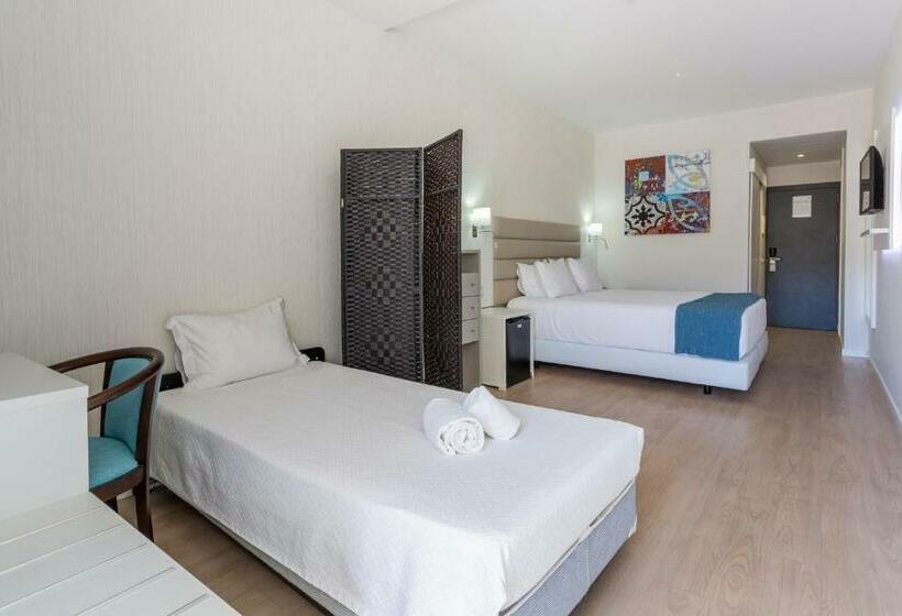 اتاق استاندارد سه نفره با چشم‌انداز کنار دریا, Carvi Beach