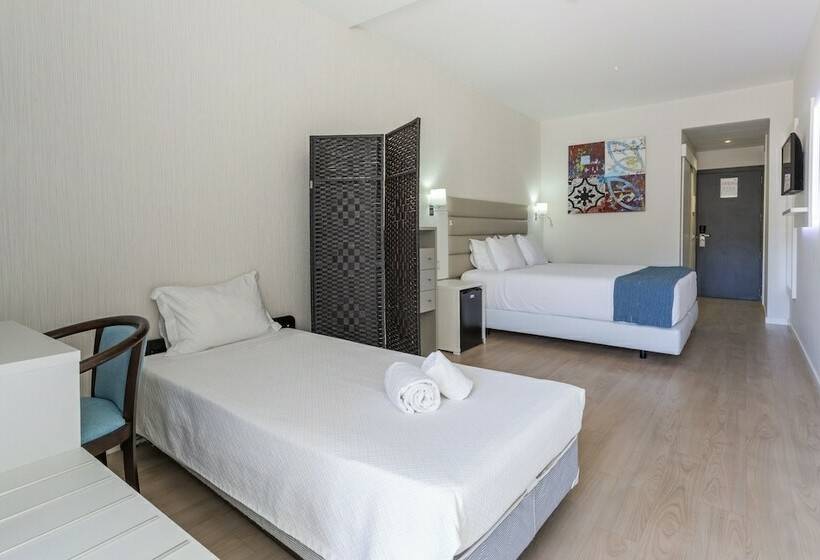 اتاق استاندارد سه نفره با چشم‌انداز کنار دریا, Carvi Beach