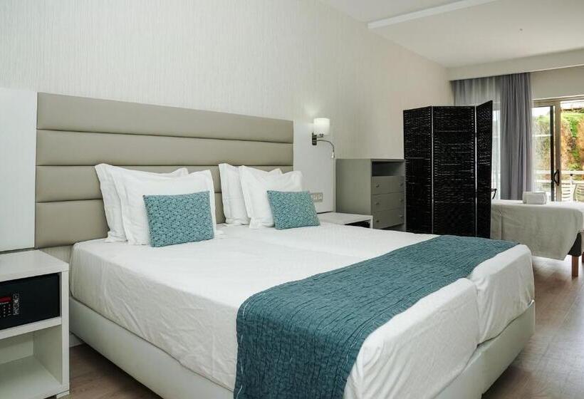 اتاق استاندارد سه نفره با چشم‌انداز کنار دریا, Carvi Beach
