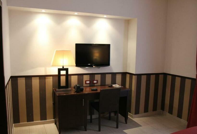 اتاق استاندارد سه نفره, Garda
